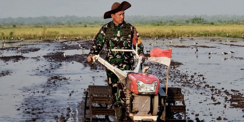 Tinta Emas yang ditorehkan Letjen TNI Purn Dr A.Rizal Ramdhani -- 15 Bulan Memimpin BULOG