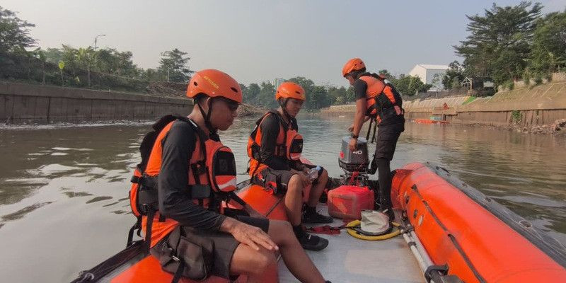 Remaja 18 Tahun Tenggelam di Ciliwung, Basarnas Perluas Pencarian