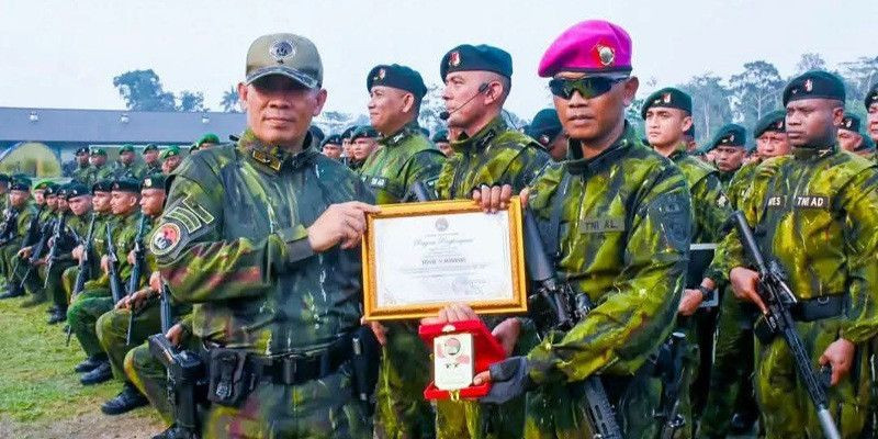 Satgas Yonif 5 Marinir Raih Penghargaan Pangkoops Habema