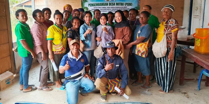 Dosen Unmus Dampingi Perempuan Papua Olah Sagu Jadi Cendol