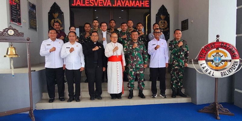 Kardinal Suharyo Sapa Prajurit di Lanal Balikpapan, Teguhkan Gereja yang Hadir dan Mendampingi