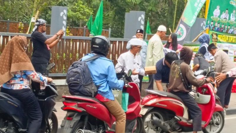 Di Hutan Kota Srengseng Jakbar, PJBW & Budayantara Fest 2026 Berbagi 100 Paket Makanan Minuman