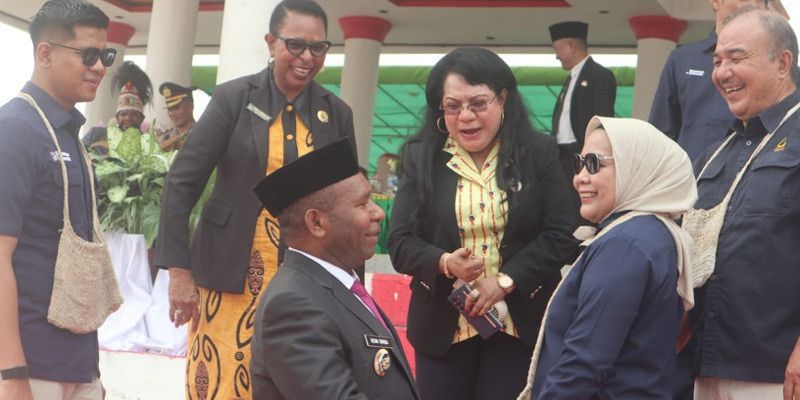 Sumpah Pemuda di Boven Digoel, 1.000 Anak Terima Seragam Sekolah